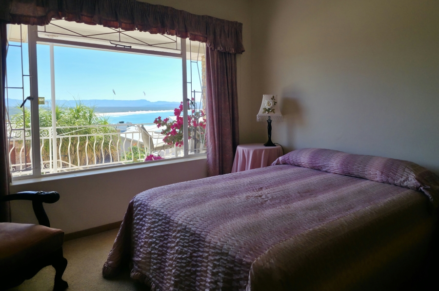 6 Bedroom Property for Sale in Wavecrest Eastern Cape